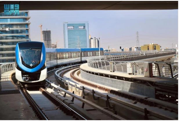 بَدْء تشغيل محطتَيْ مترو العزيزية وحي الملك فهد اليوم 1 قطار الرياض